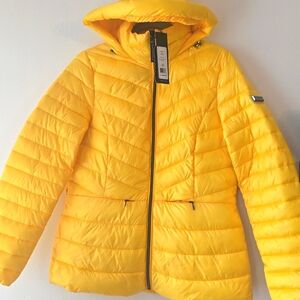 BCBG Daisy Yellow Feather Free Packable Puffer Small